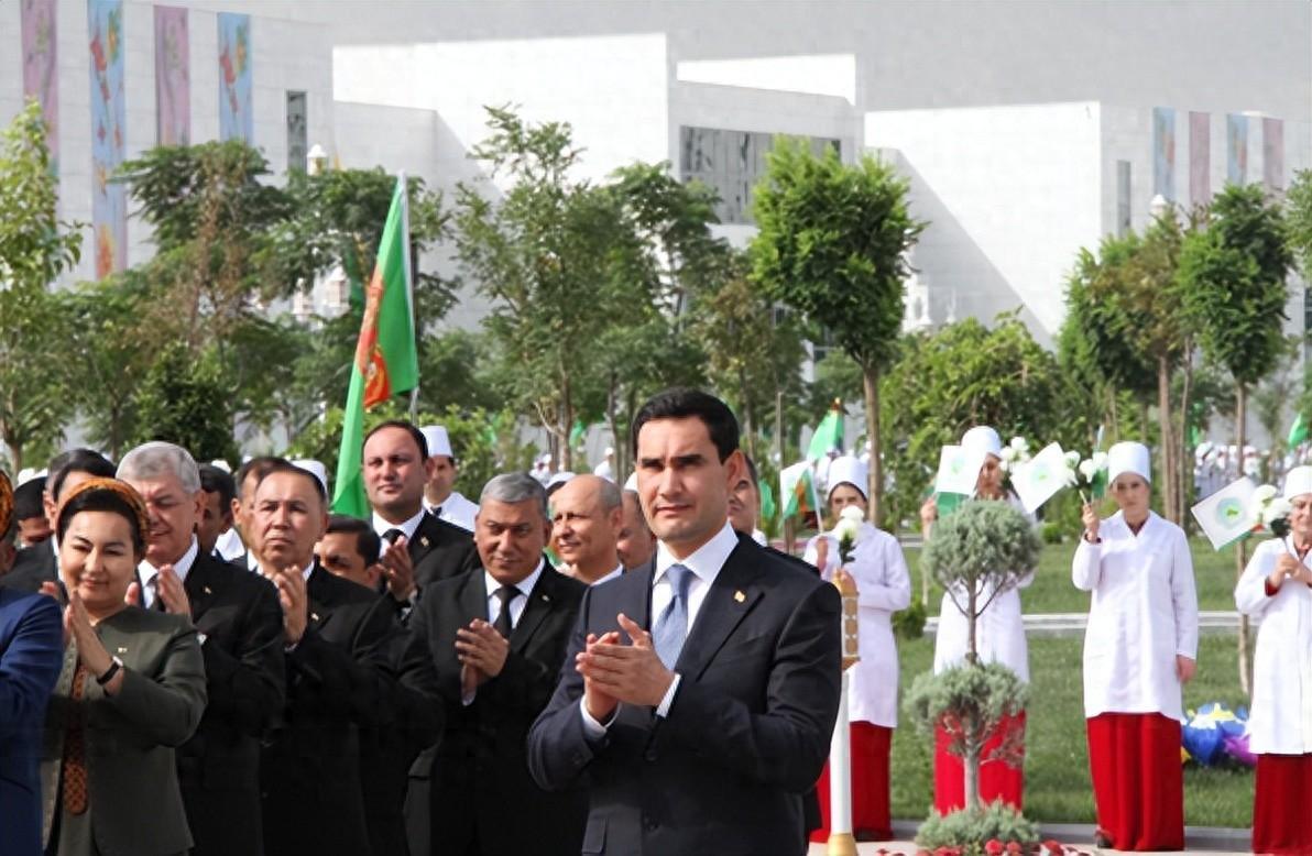 欧冠直播-这才是铁哥们！还清中国81亿欠债，赠百亿大礼，西方各国都眼红